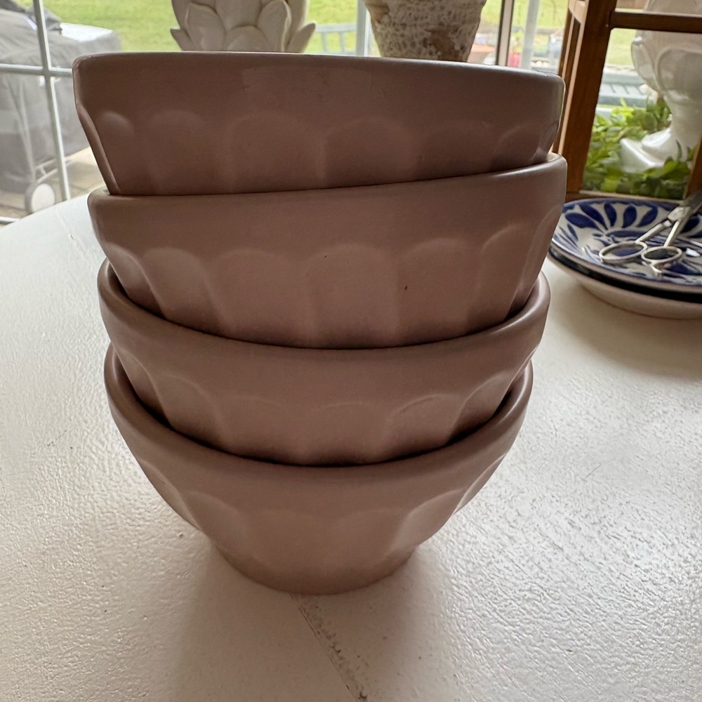 Set of 4 Anthropologie Cream Scalloped Bowls